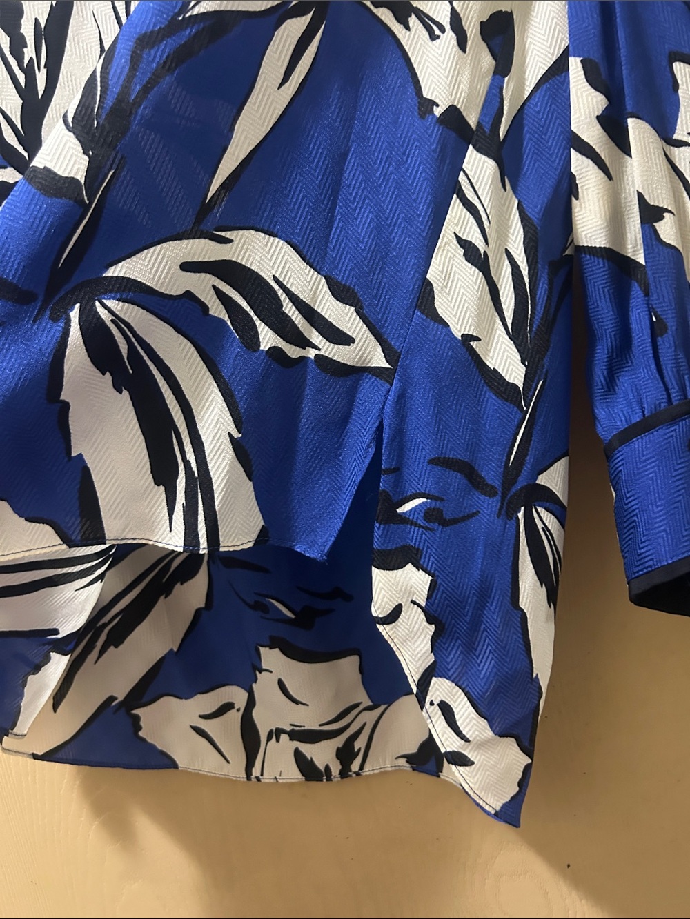 Veronica Beard MILAN Royal Blue & White Floral V-Neck Blouse Sz 6 NWT - Picture 5 of 13